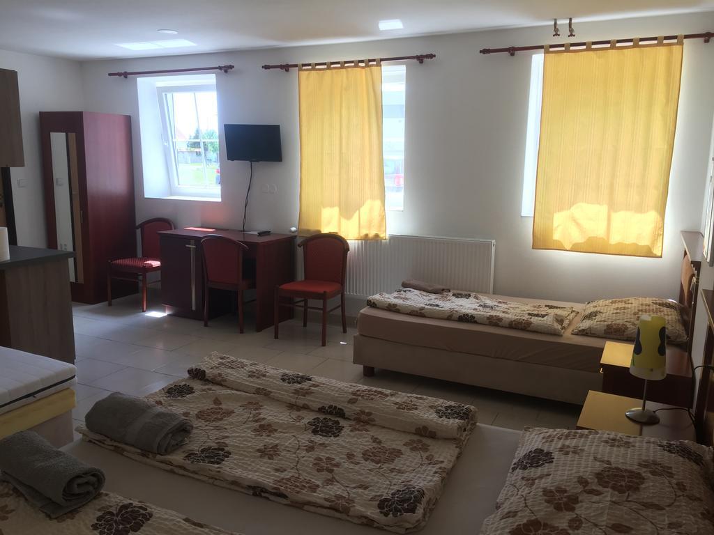 Ubytovna Statek أولوموك المظهر الخارجي الصورة